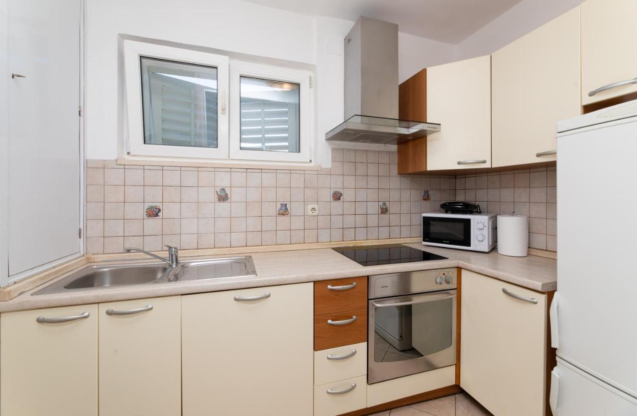Apartment Nona - Center, 150 Meters From The Beach Supetar Exterior photo