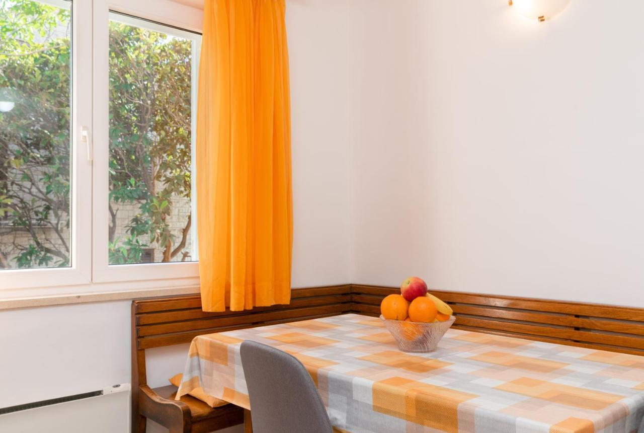 Apartment Nona - Center, 150 Meters From The Beach Supetar Exterior photo